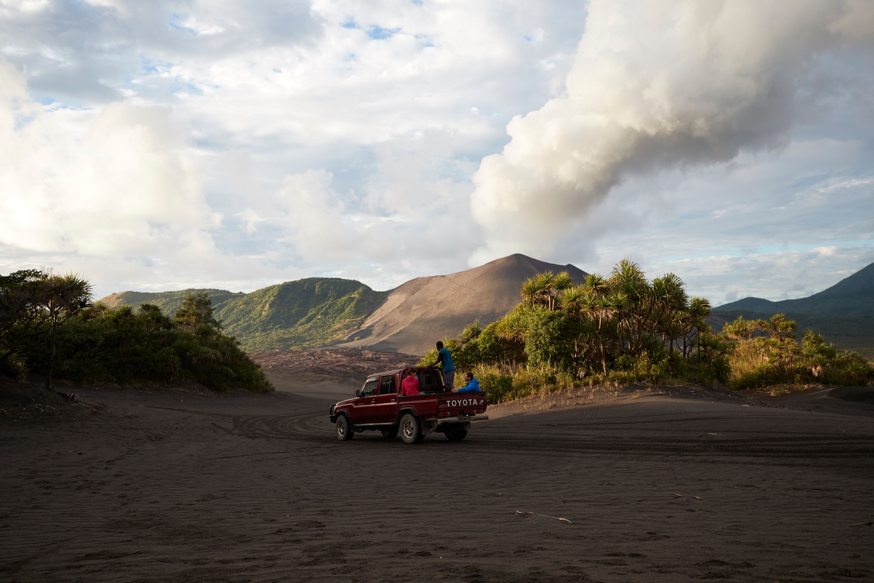 Mt. Yasur volcano places to visit in vanuatu
